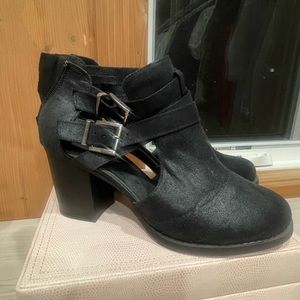 heeled black booties